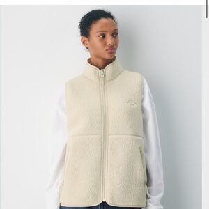 TNA Aritzia NWT Off-White Fleece Vest, medium